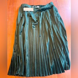 NWT ROOLEE, Large, EMERALD GREEN VELVET PLEATED SKIRT. Perfect for holidays!